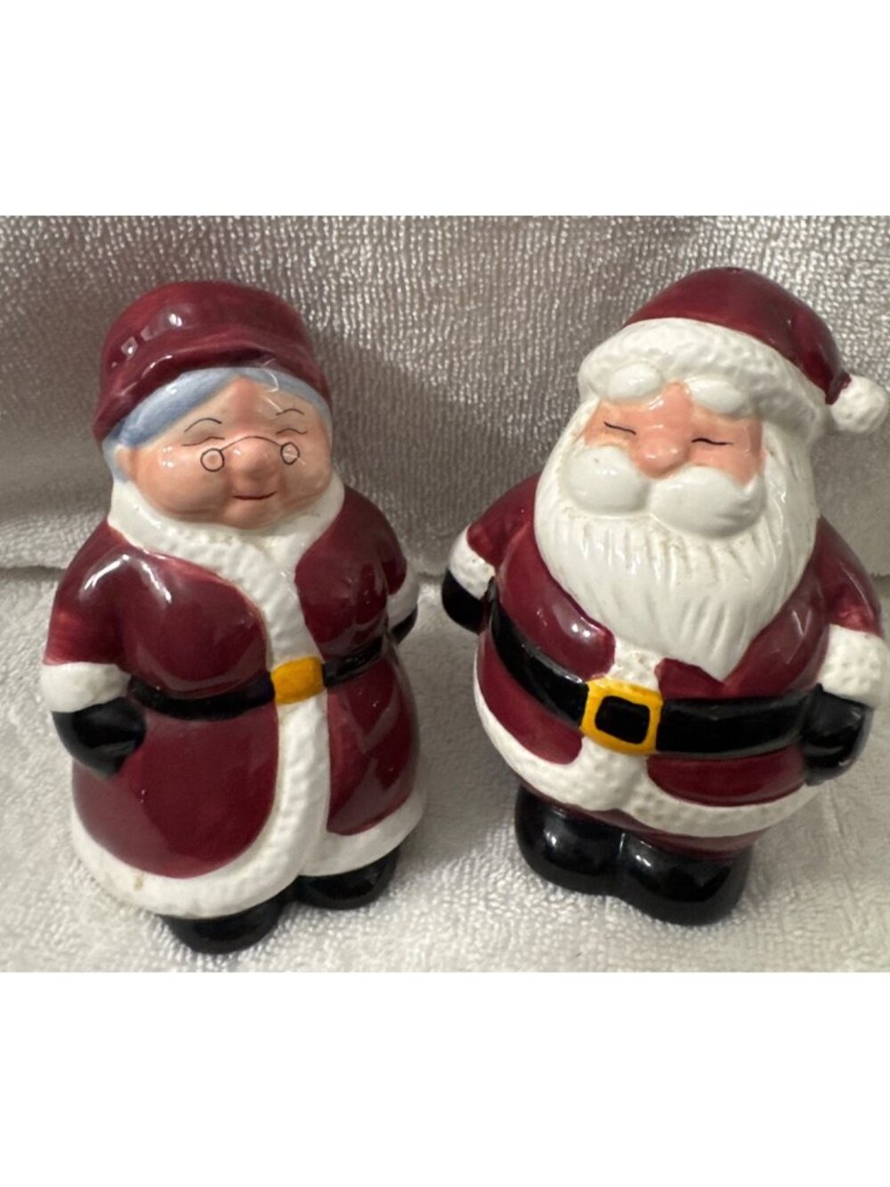 Novelty Salt & Pepper Shakers Plugs Mr. & Mrs. Santa Claus Publix